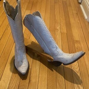 Elegant White Snakeskin Heeled Boots